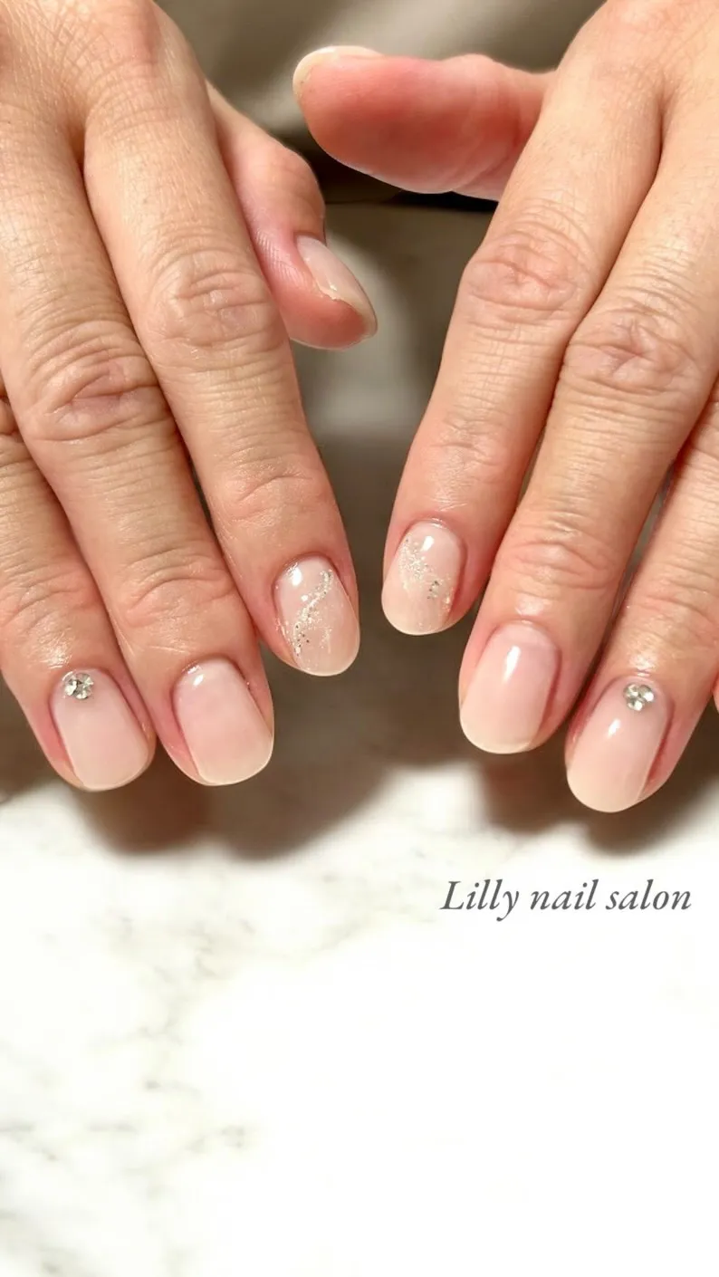 【ナチュラルホワイトネイル🤍】Lilly nail salo...