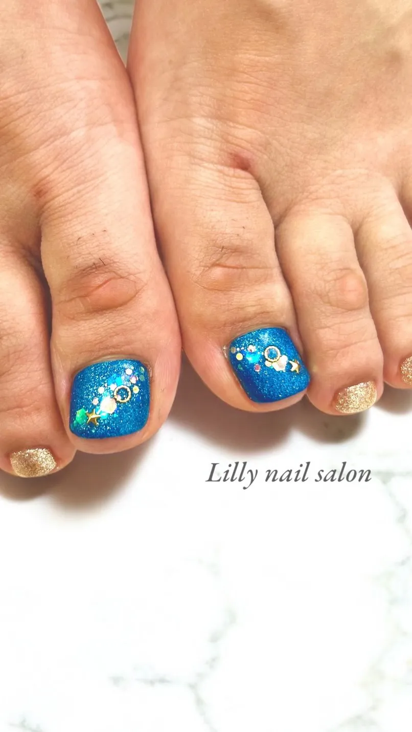 【夏の夜空を閉じ込めたフットネイル🌌】Lilly nail ...