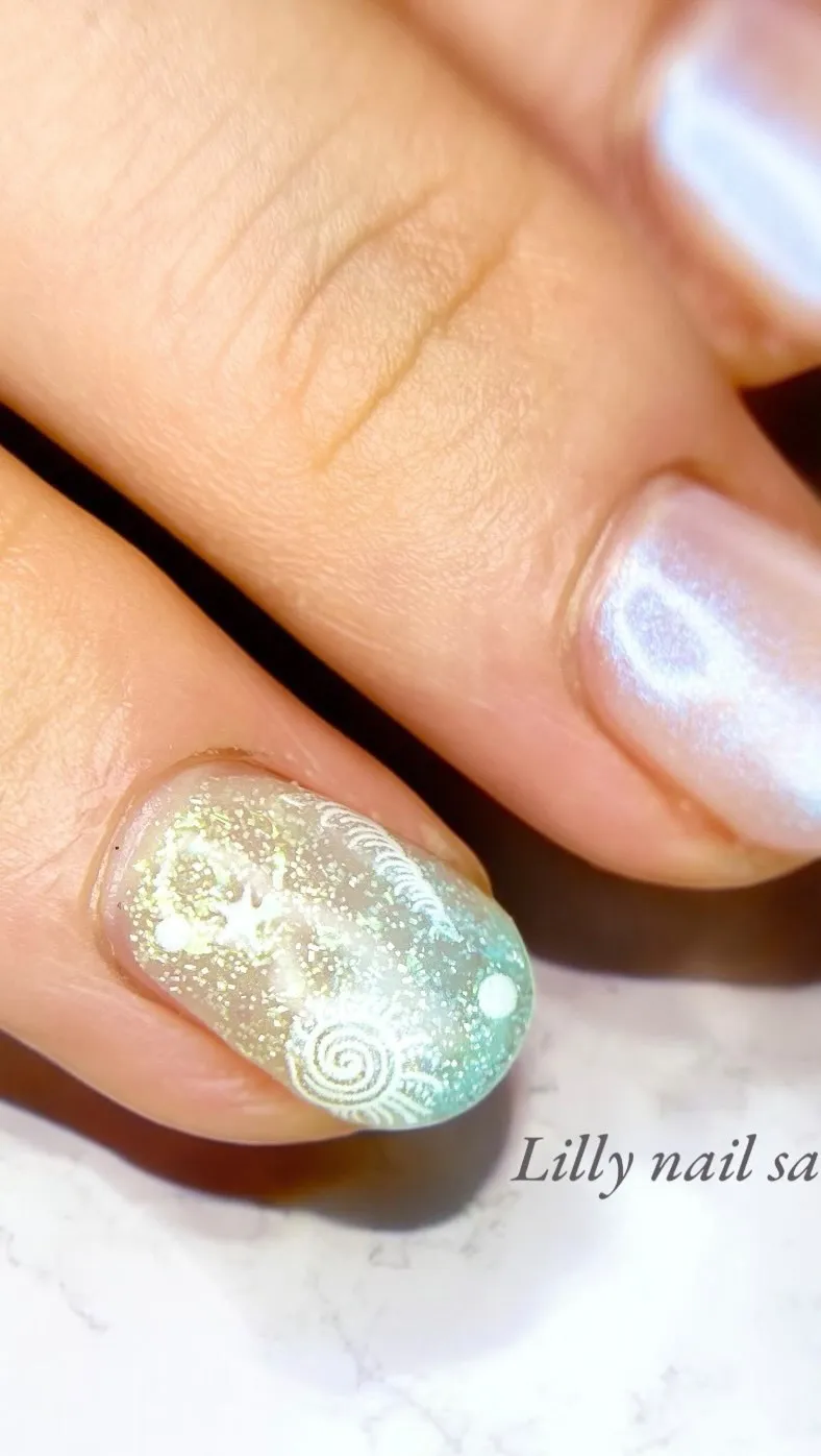 【貝殻モチーフで海ネイル🏝️】Lilly nail salo...