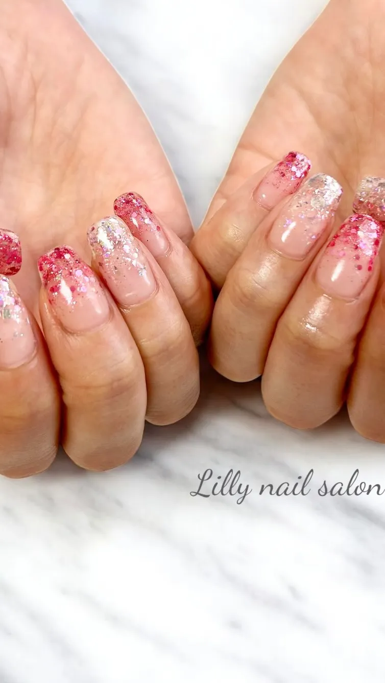 【眩しい😆ピンクのラメグラ💓】Lilly nail salo...