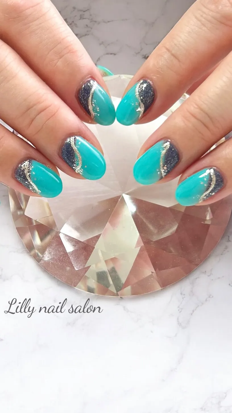 【ビビットカラーで主役級のお手元に✨】Lilly nail ...